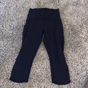 Navy blue cropped leggings